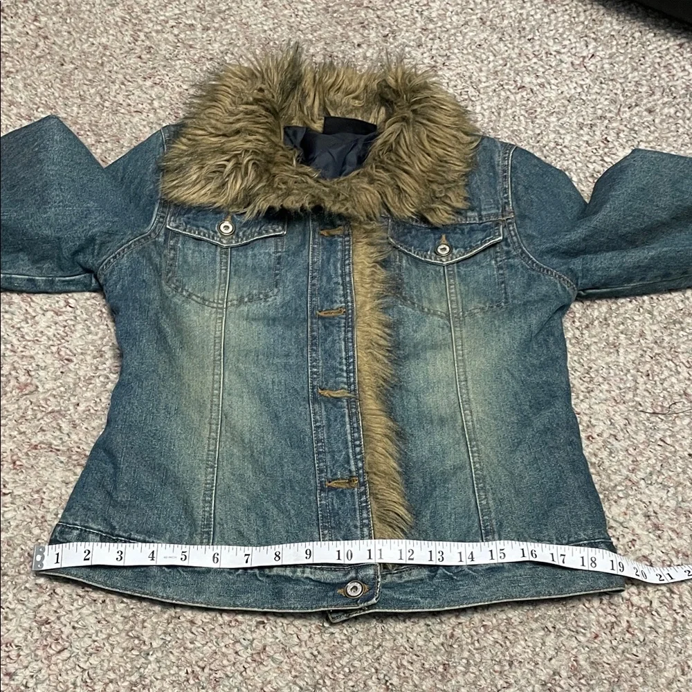 Vibtage y2k Denim quilted Jacket with Faux Fur collar and cuff Trim - Picture 6 of 11